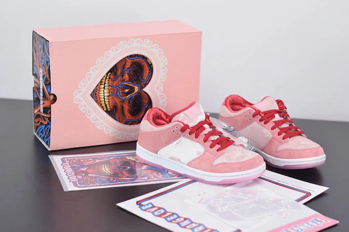 NK SB DK Low Strange Love Skateboards - Imagen 1